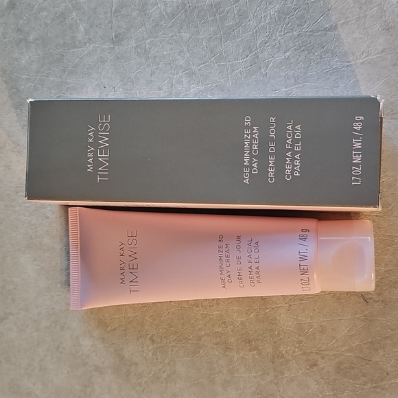 Mary Kay Timewise Age Minimize 3D Day Cream - Picture 7 of 7